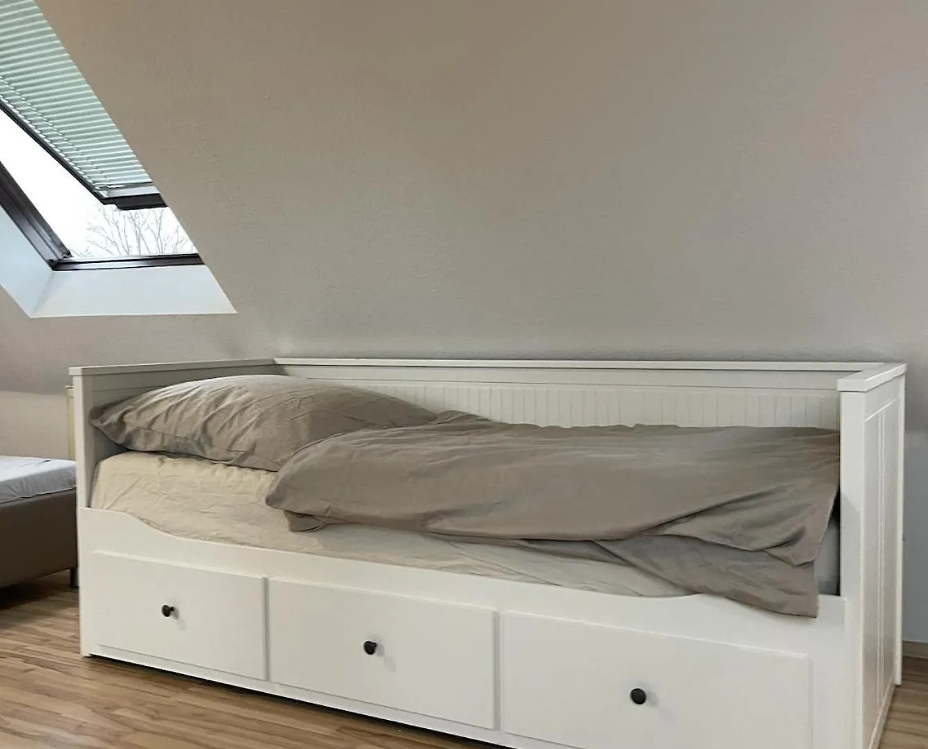 Einzel-Apartment Duesseldorf Oberkassel Almanya
